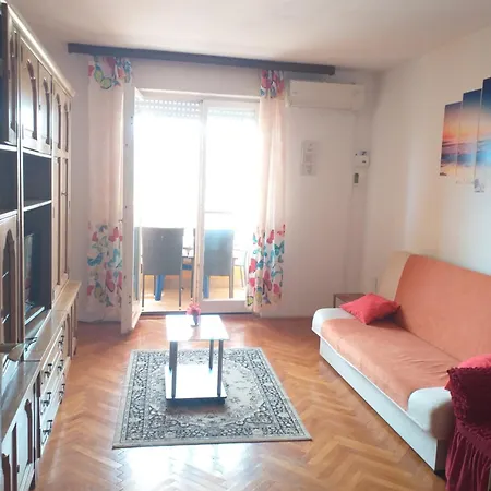 Holiday Apartment شقة *