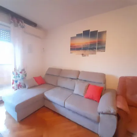 Holiday Apartment شقة *